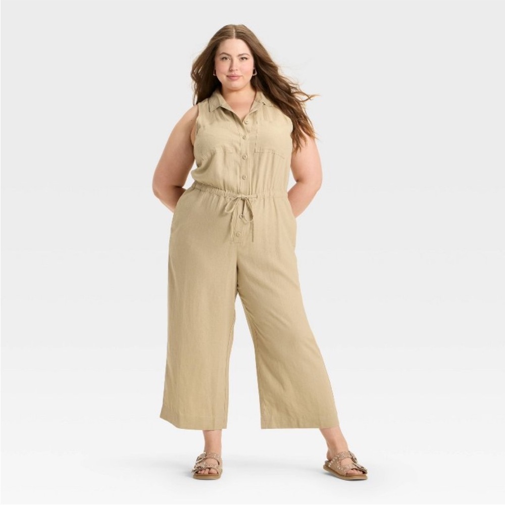 Universal Thread Tan Jumpsuit with Collared Neckline and Cropped Wide-Leg - Picture 3 of 4